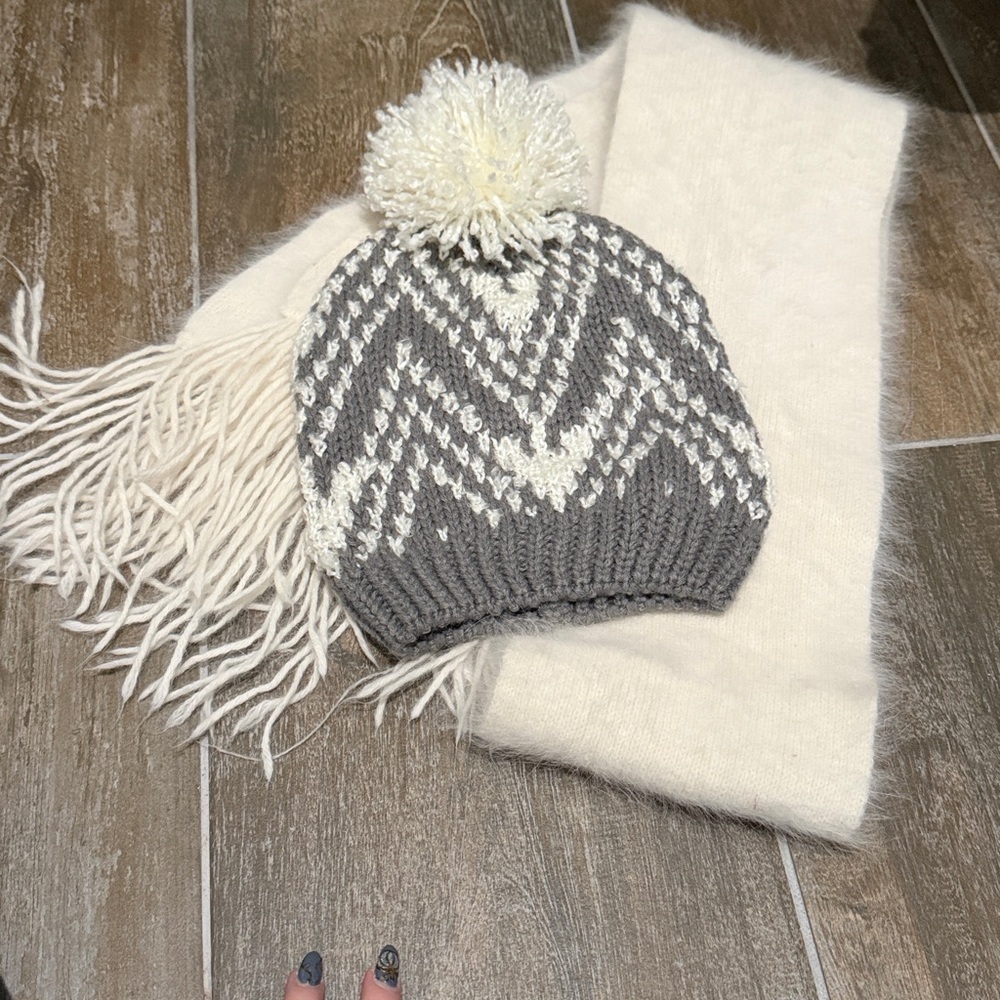 Cotton On Pom Pom hat & Cashmere Scarf set